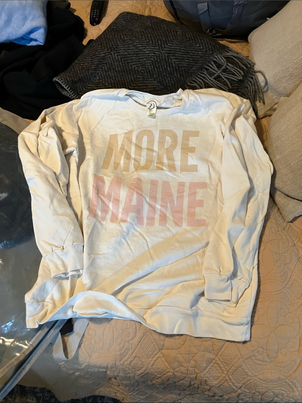 Cream 'More Maine' Graphic Sweatshirt with Pink Print More & Co.